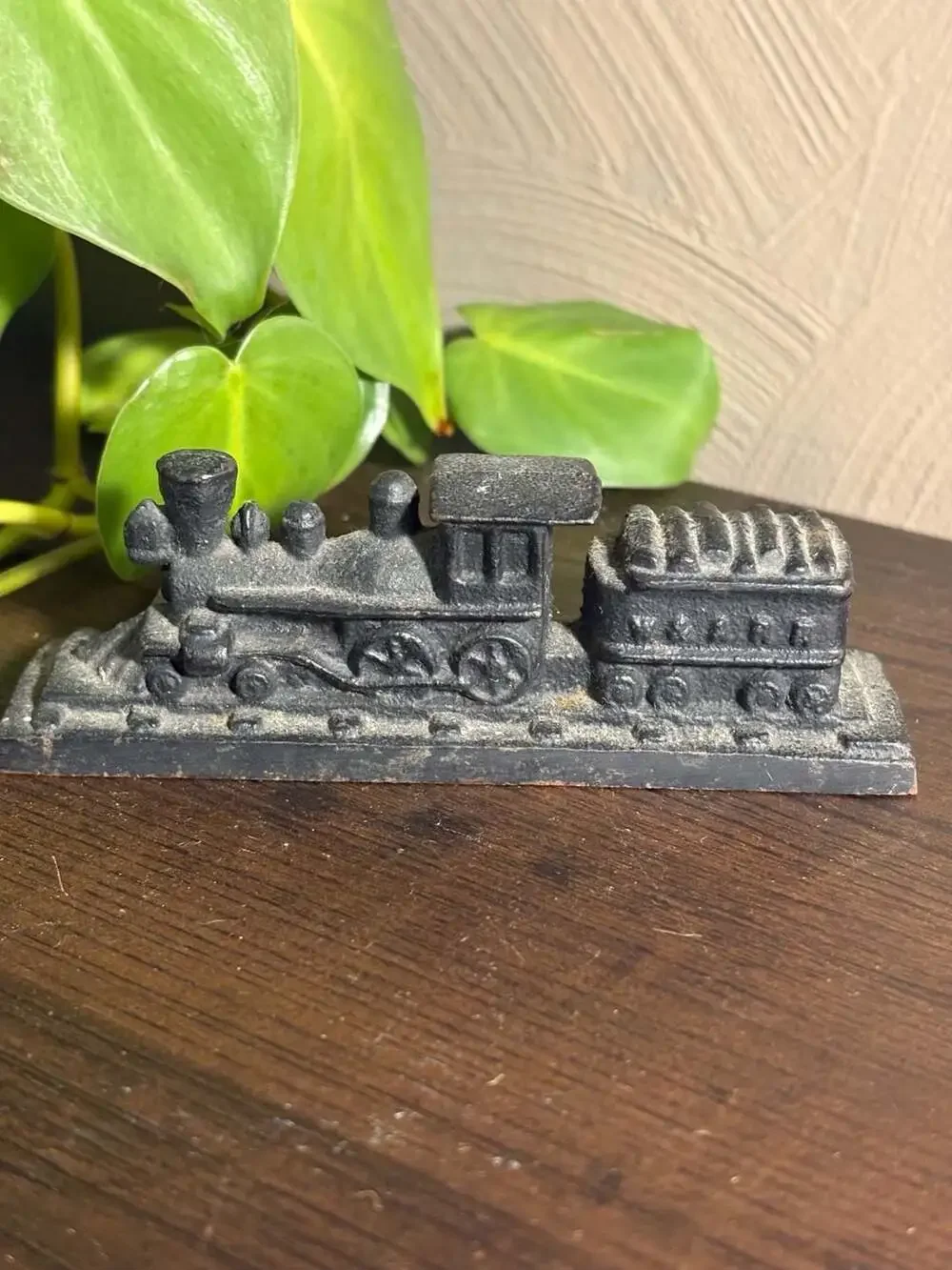 Vintage Cast Iron Horseshoe Curve Locomotive Train Paperweight